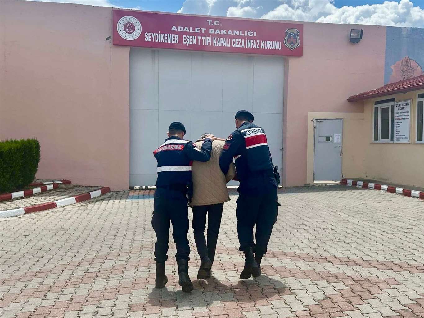 Muğla'da hapis cezası bulunan 5 kişi yakalandı haberi