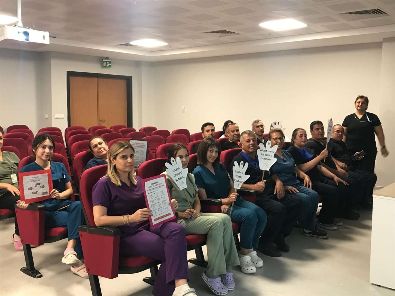 Hastanelerde iletişim odaklı hizmet içi eğitimler başladı haberi