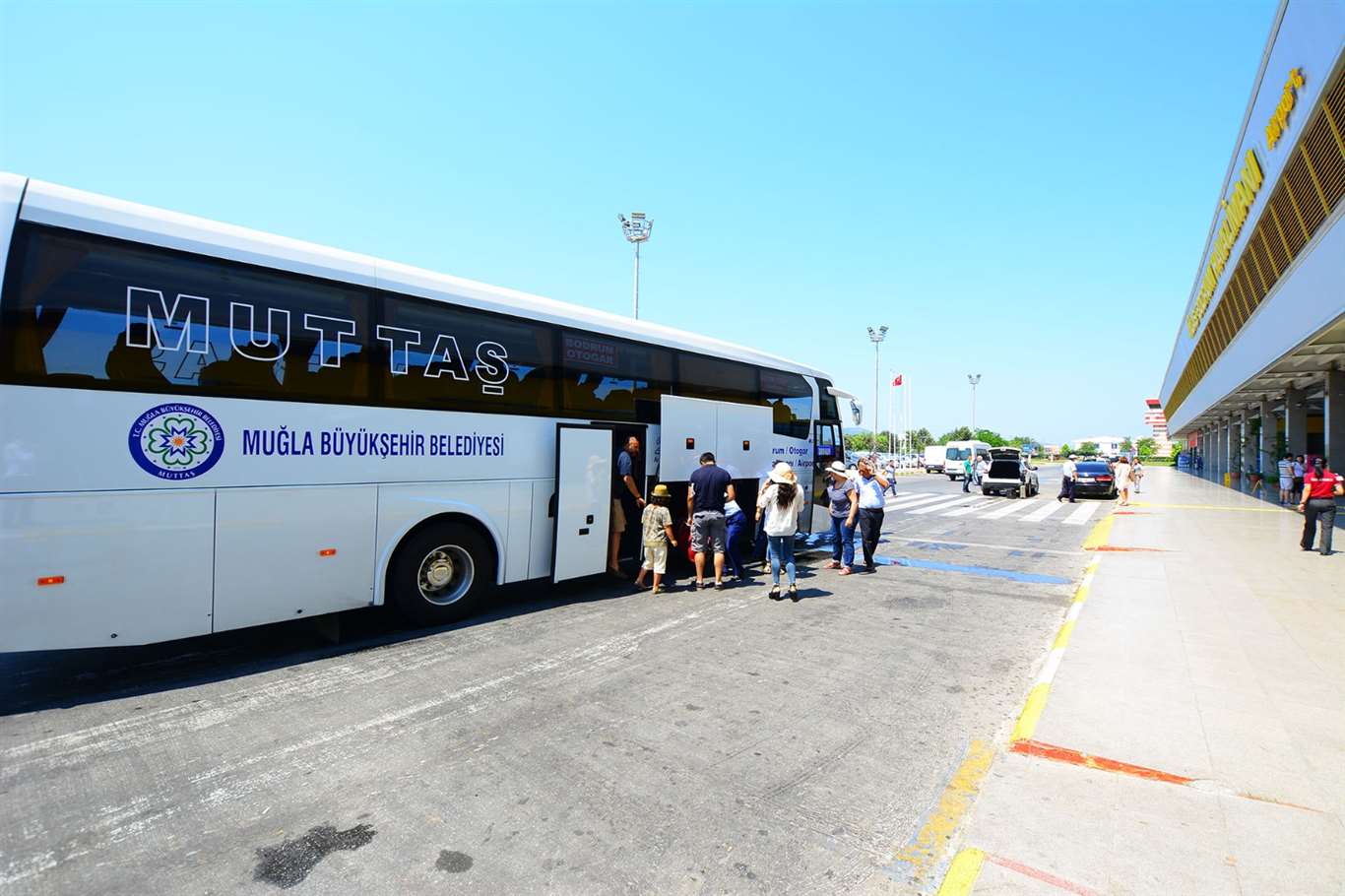    Büyükşehir'den havalimanı ulaşımında rekor: 1,2 milyon yolcuya hizmet haberi