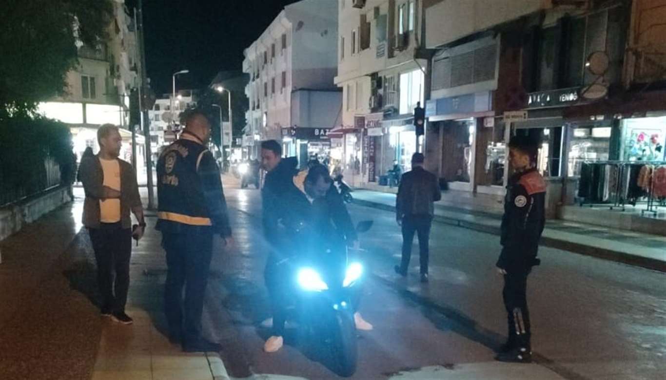          Marmaris'te huzur ve güven uygulaması: 27 sürücüye ceza, 2 araç trafikten men edildi haberi
