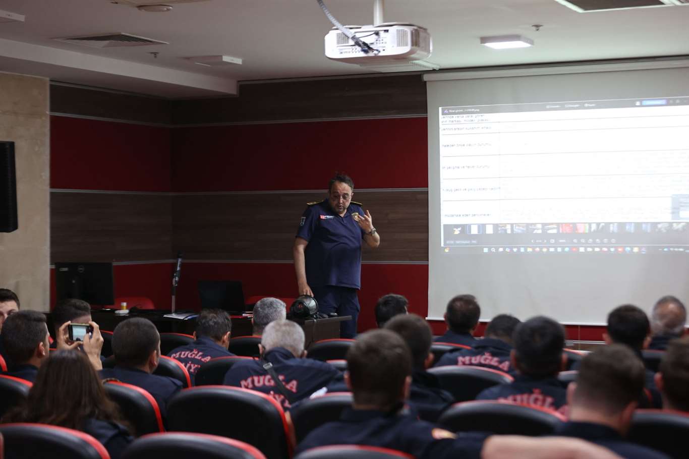 Muğla itfaiyesine kapsamlı temel eğitim haberi