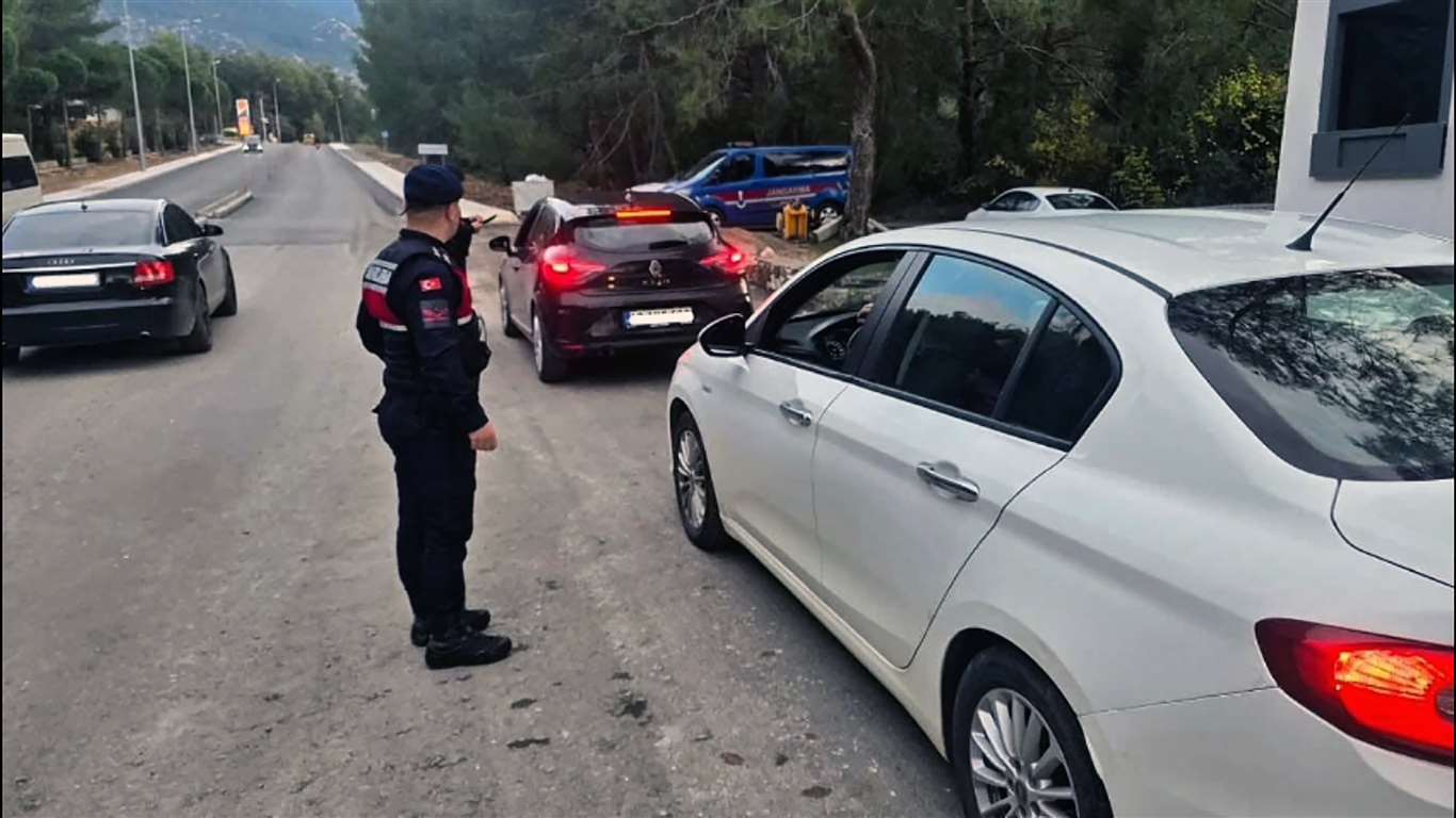 Muğla'da jandarma bir haftada 91 kişiyi yakaladı, 27'si tutuklandı haberi