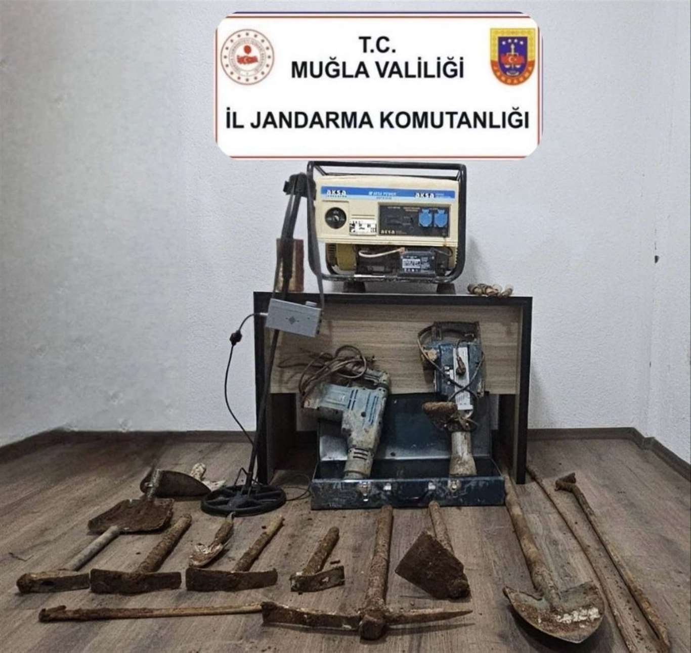  Kaçak kazı operasyonu: Patlayıcılar ve dedektör ele geçirildi haberi