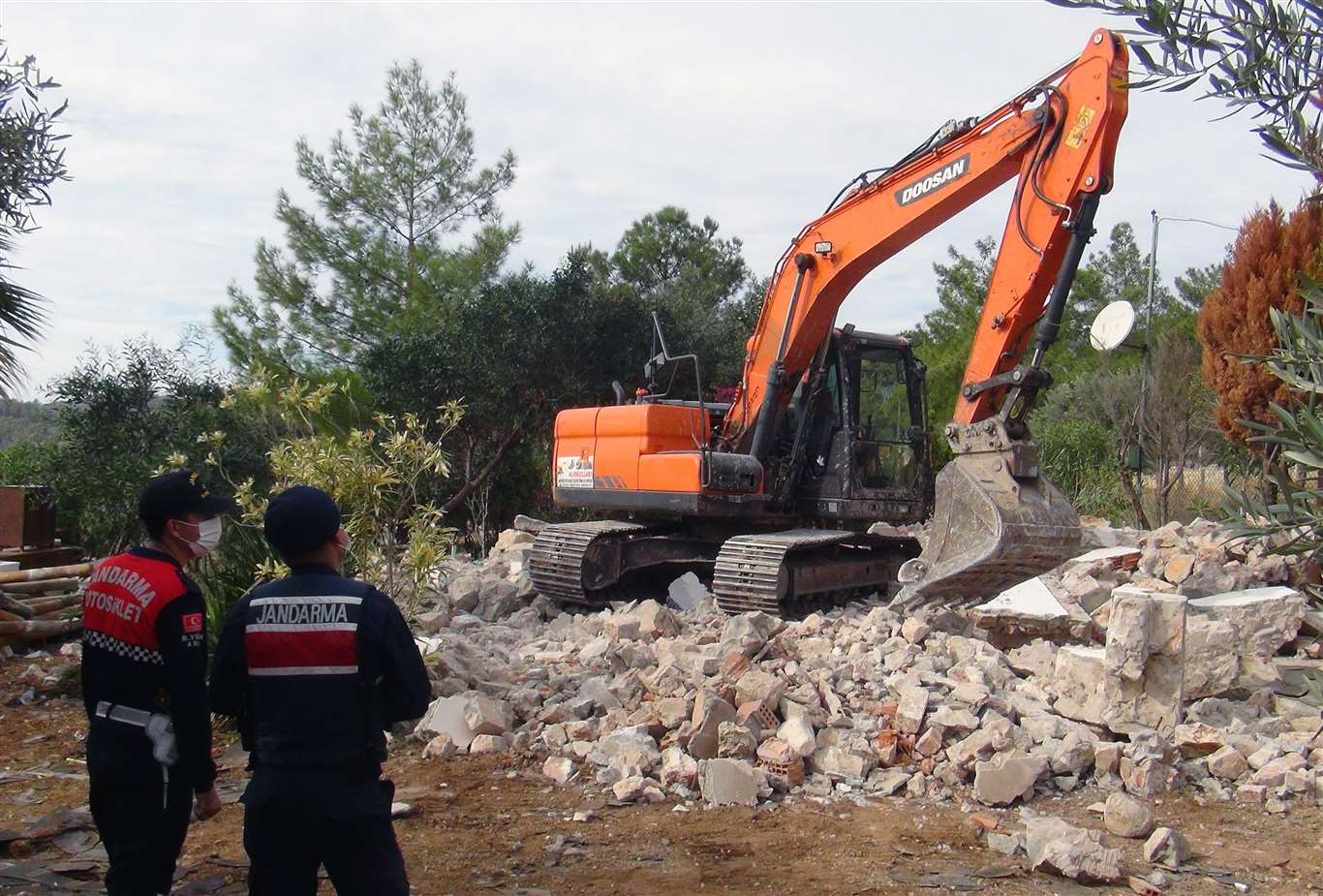    Menteşe'de 60 kaçak yapı yıkıldı haberi