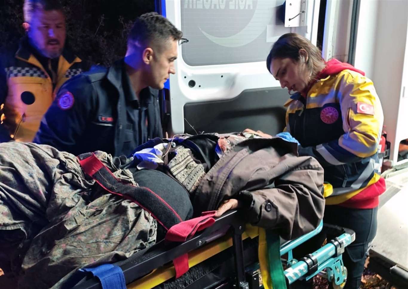    Devrilen traktörün altında kalan kadın yaralandı haberi