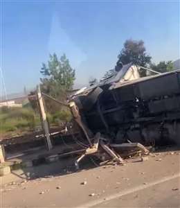 Yatağan'da kamyon devrildi: 1 yaralı haberi