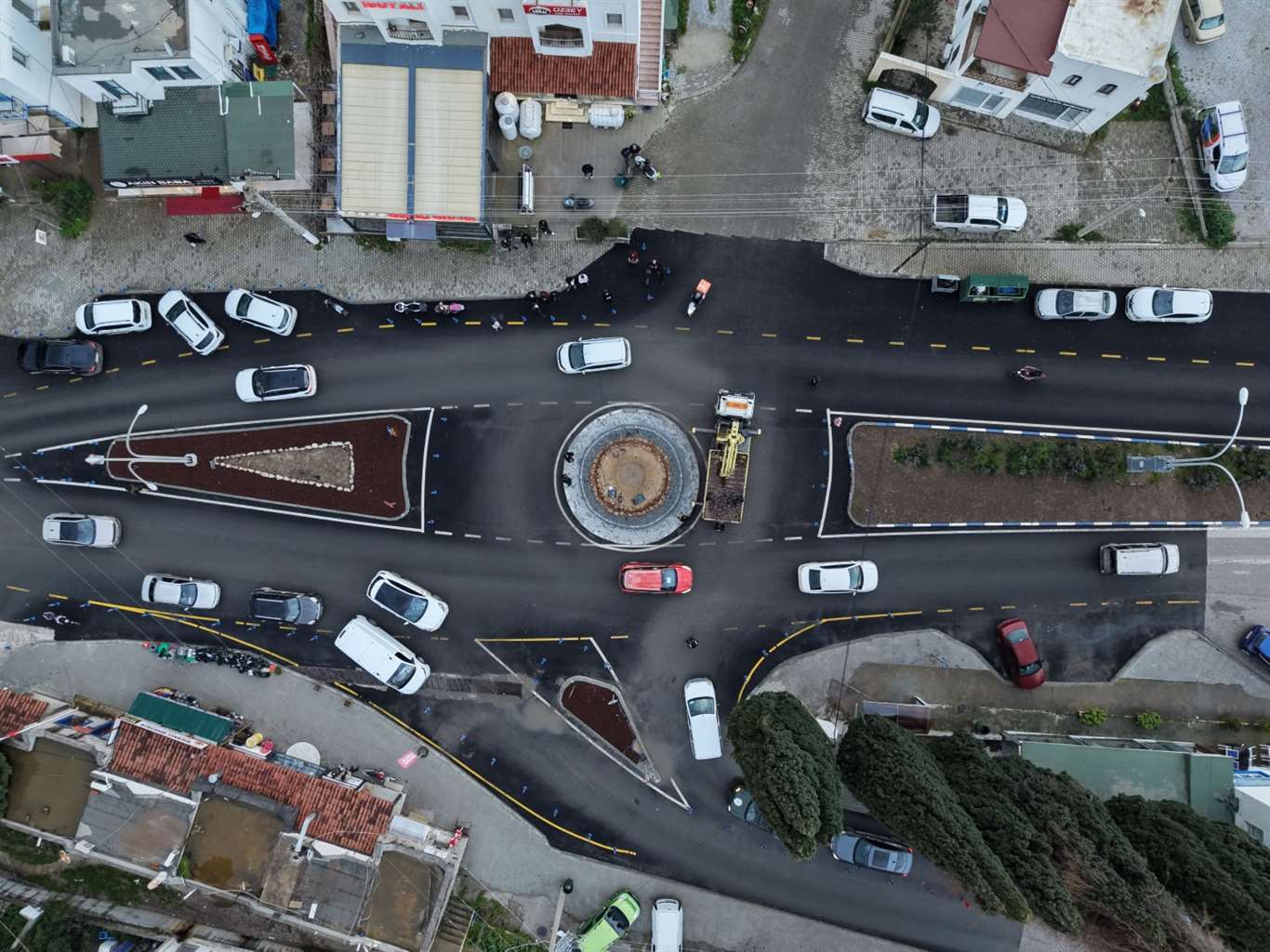  Trafik karmaşasına son: Kavşak düzenlemesi tamamlandı haberi