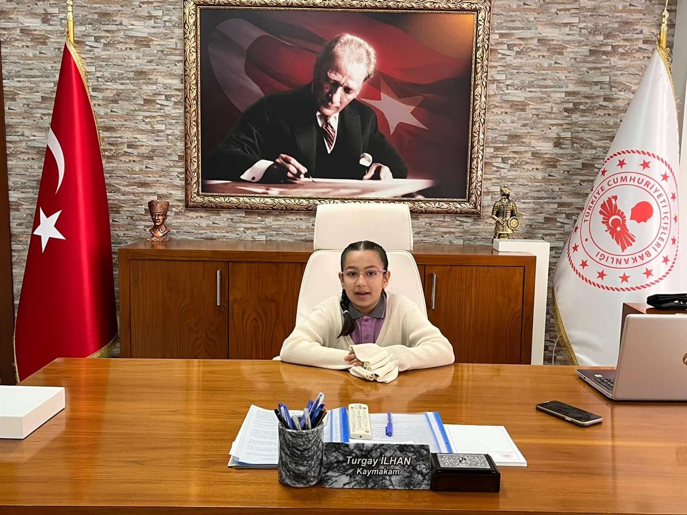 Kaymakamlık koltuğu minik Ecrin'e emanet edildi haberi