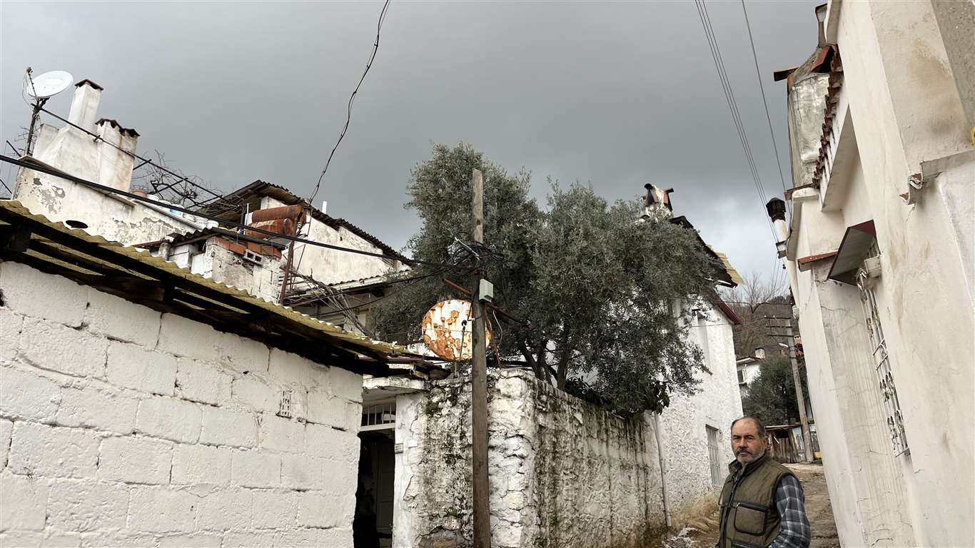 Komşular tüten bacayı yangın sandı, ekipler alarma geçti haberi