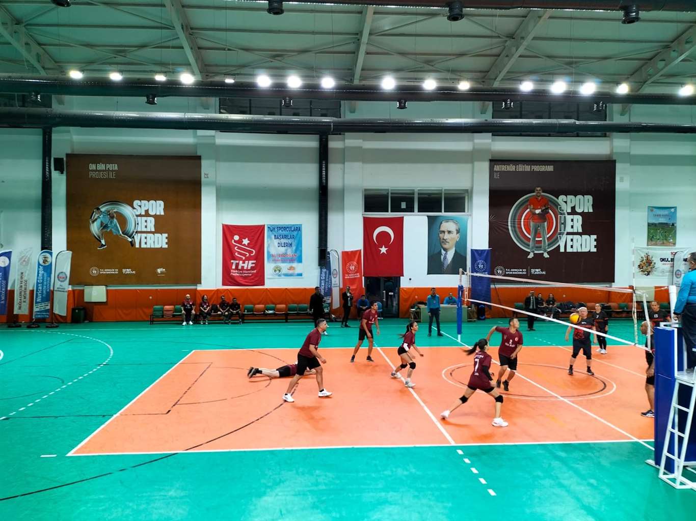    Köyceğiz'de ödüllü Voleybol Turnuvası başladı haberi