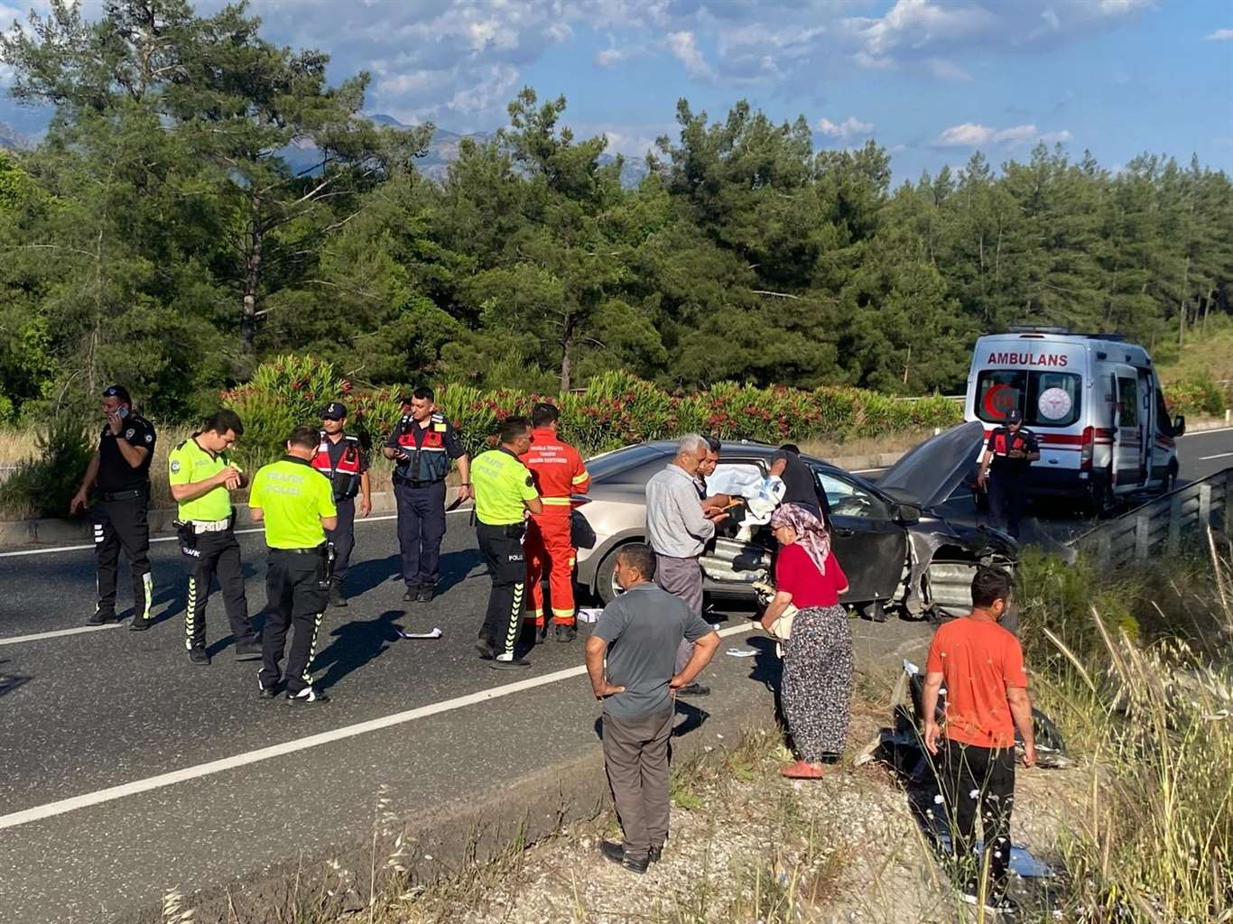 Köyceğiz'de trafik kazası: 3 kişi yaralandı haberi