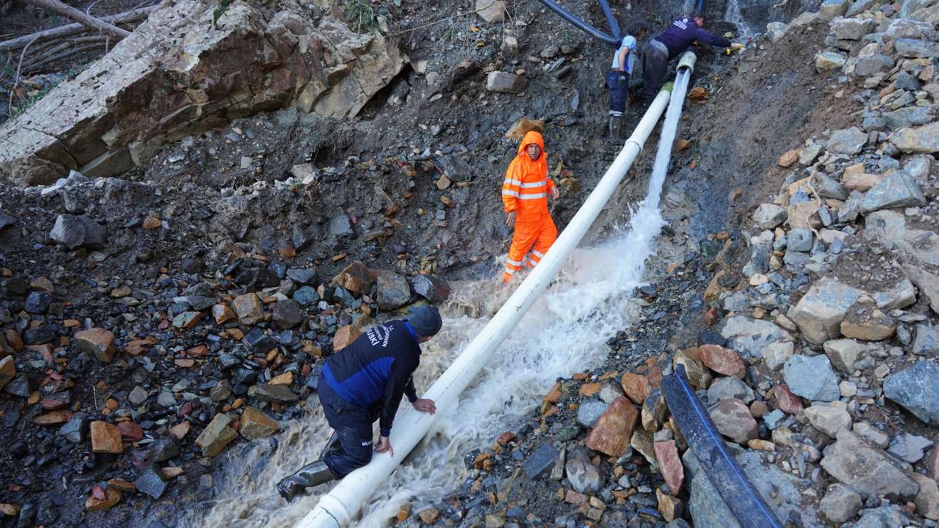    Köyceğiz'de heyelanın zarar verdiği isale hattı yenilendi haberi