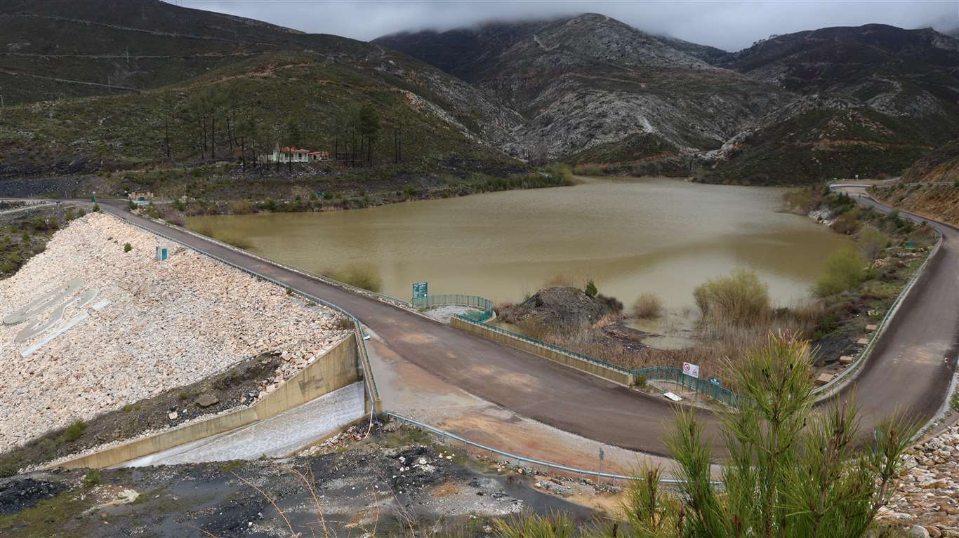 Maksimum seviyeye ulaşan Kozağaç Barajı'nda su tahliyesine başlandı haberi