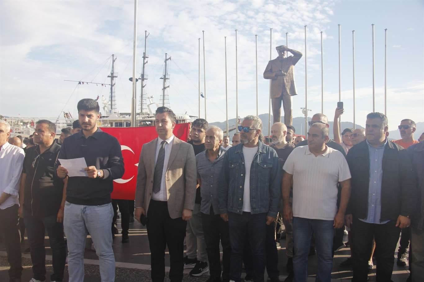 Marmaris kapalı çarşı esnafı, kapalı çarşının üstünün açılmaması için eylem yaptı haberi