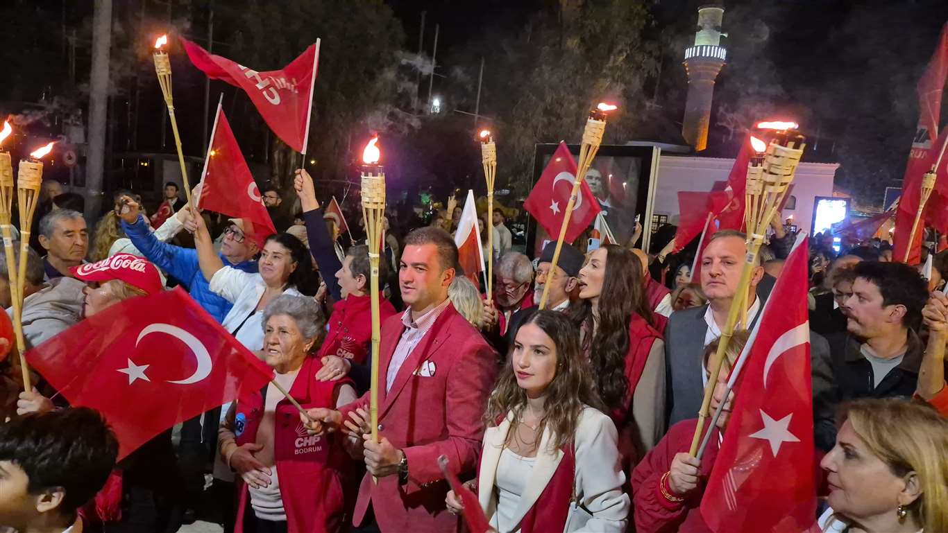 Bodrum'da binlerce kişi bayramı kutladı haberi