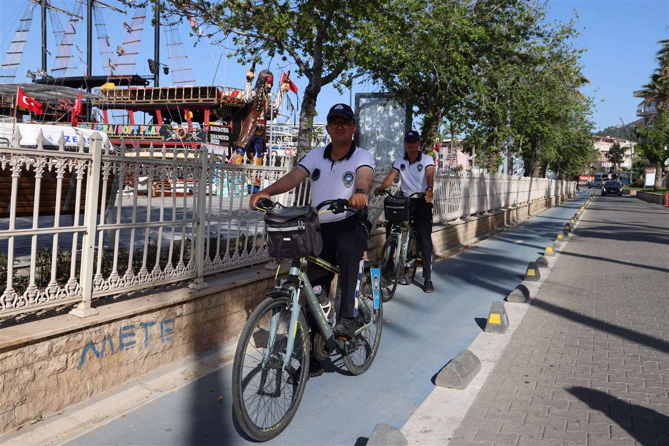    Marmaris'te sahil yolu bisikletli zabıtalara emanet haberi
