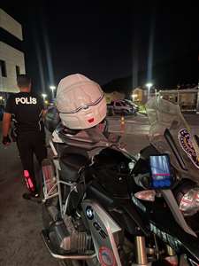 Marmaris’te ‘dur’ ihtarına uymayan 15 yaşındaki sürücü polise çarptı haberi
