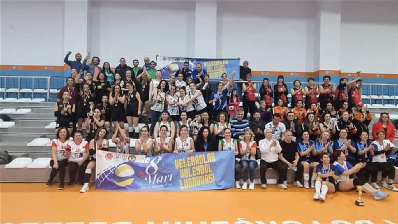       Kadınlar Günü'ne özel voleybol turnuvası gerçekleştirildi haberi