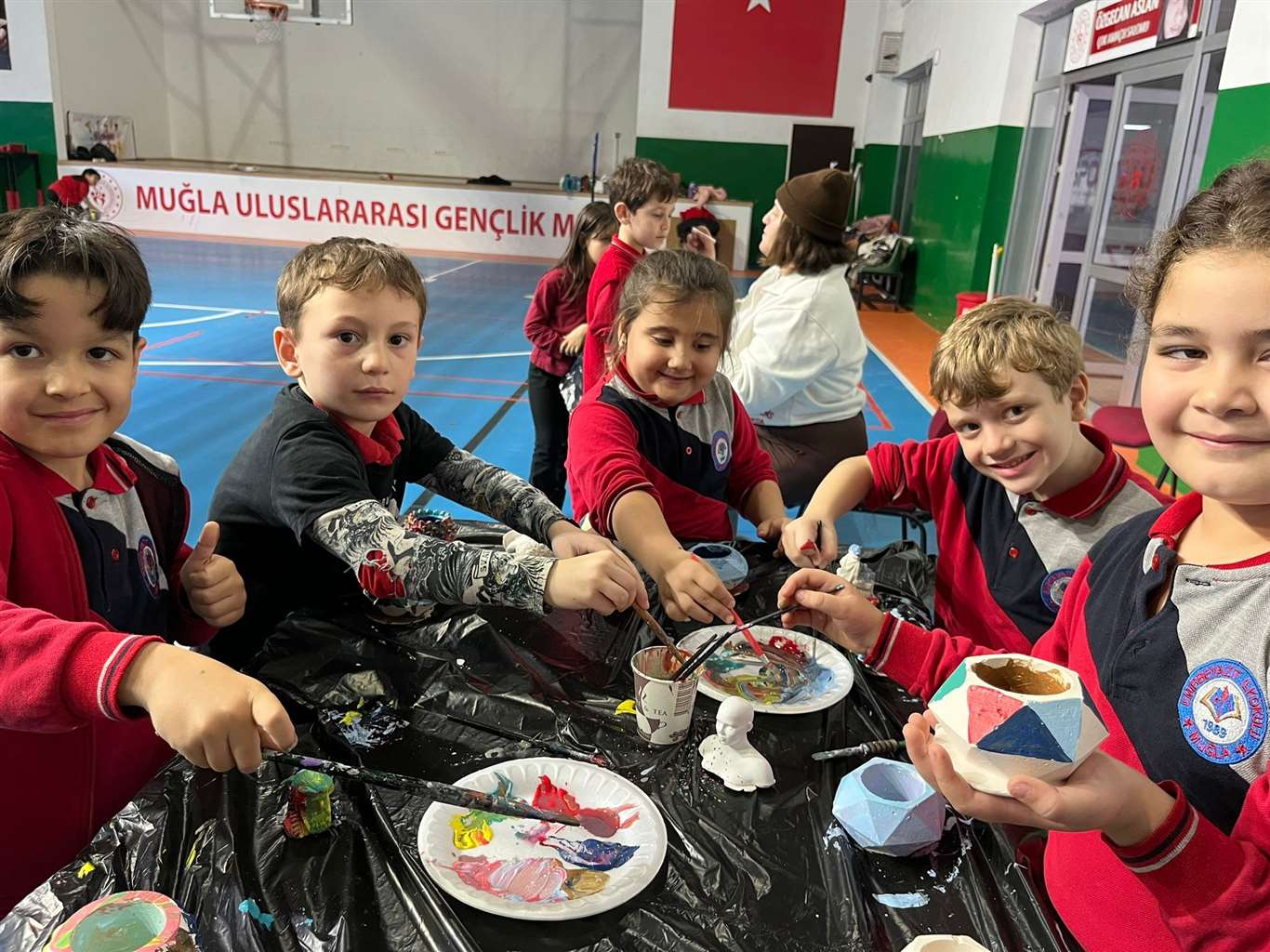    Menteşe Uluslararası Gençlik Merkezi, çocuklarla geleneksel oyun gününde buluştu haberi