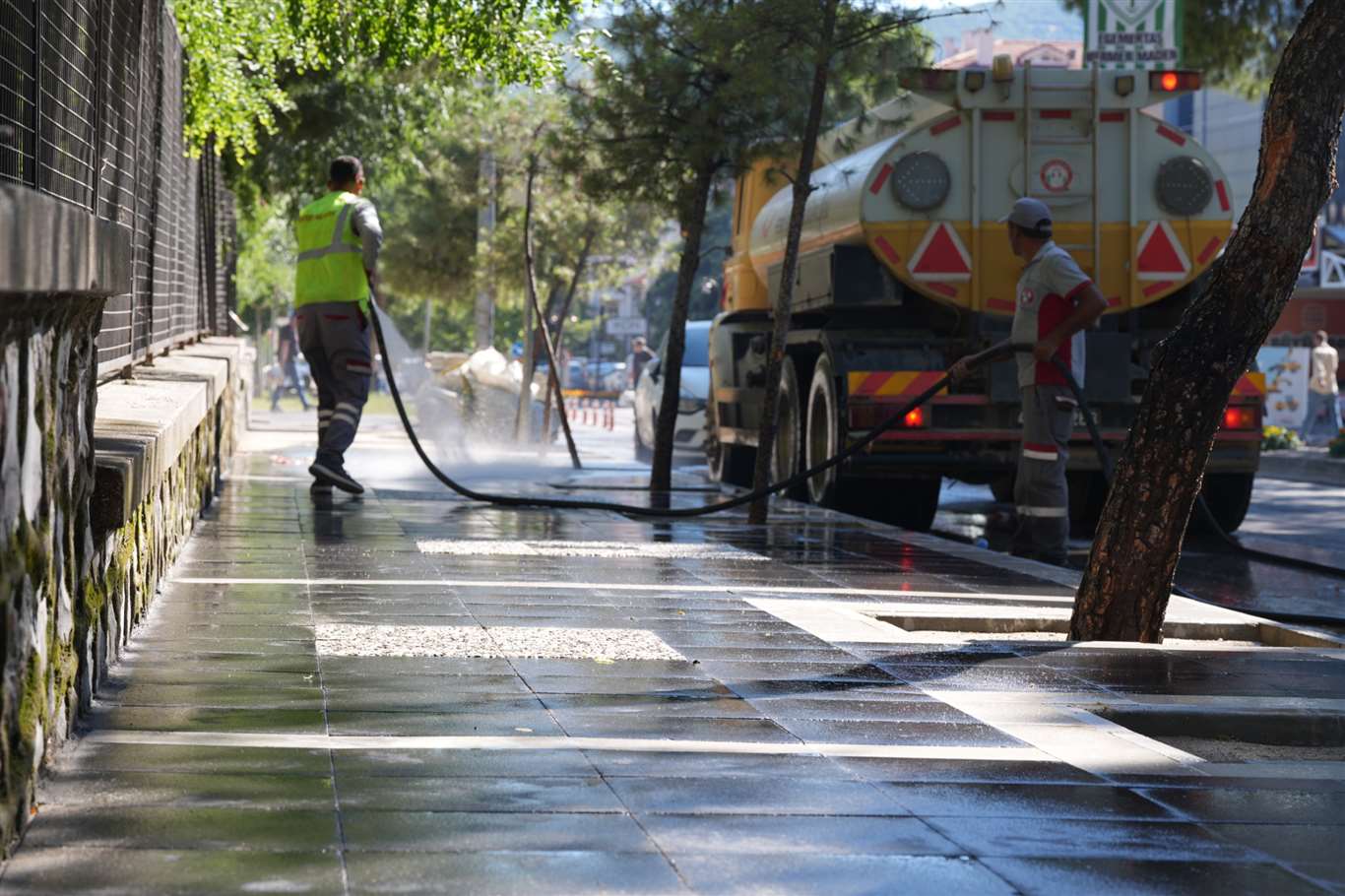Menteşe'de kaldırım ve yol yenileme çalışmaları tamamlandı haberi