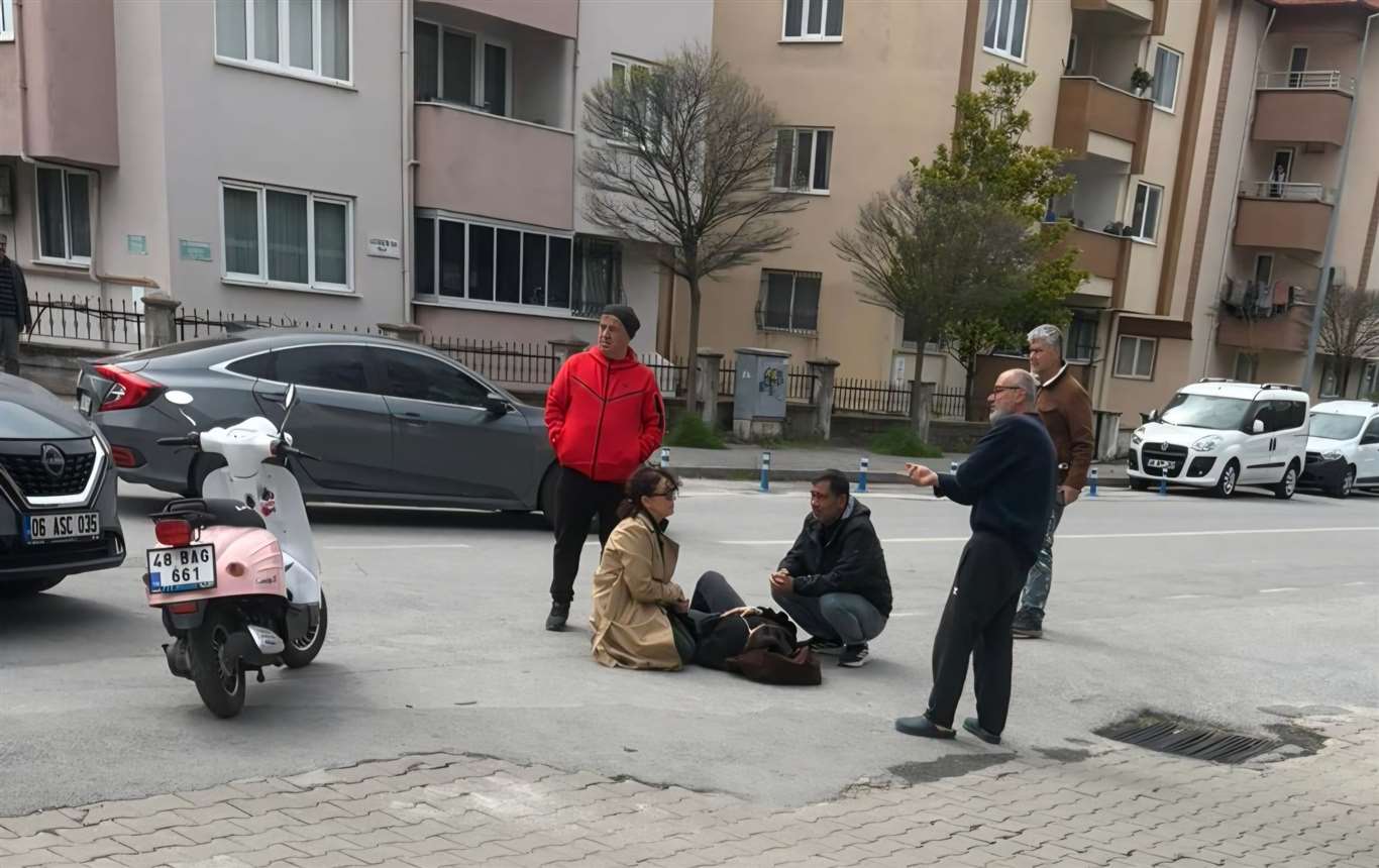 Menteşe'de otomobil ile motosiklet çarpıştı: 1 yaralı haberi