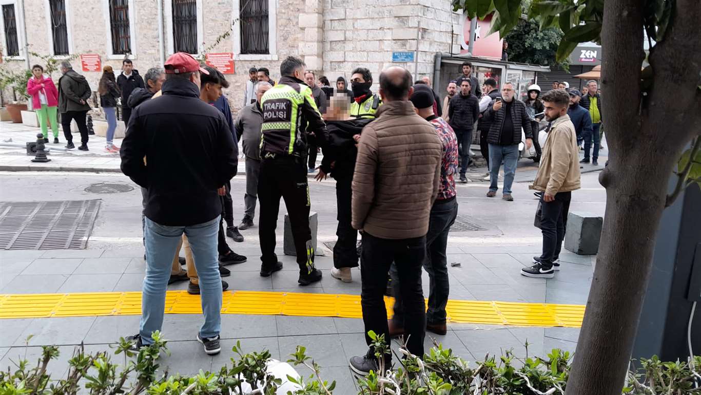       Bodrum'da meydanı birbirine kattılar haberi