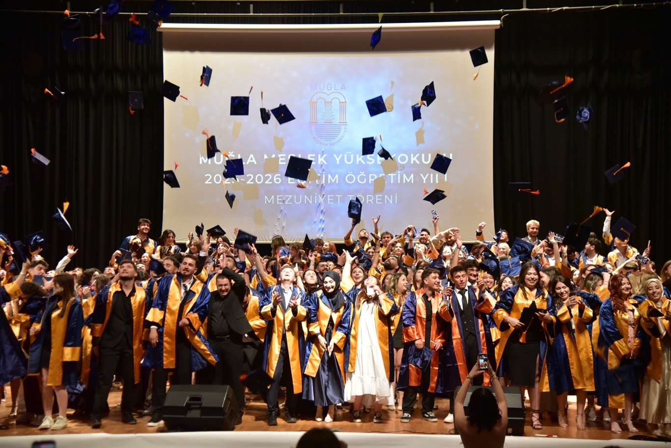 Muğla MYO'da mezuniyet coşkusu haberi