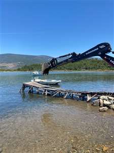 Milas'ta kaçak iskeleler kaldırıldı haberi