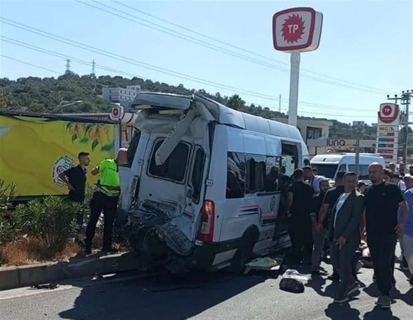    Milas'ta peş peşe iki kaza: 2 ölü 9 yaralı haberi