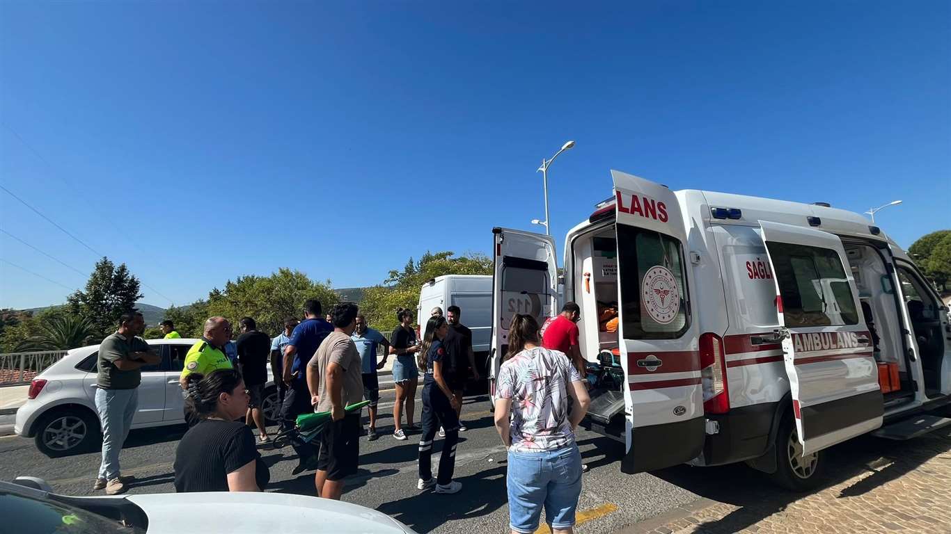 Minibüs yayaya çarptı: 1 yaralı haberi