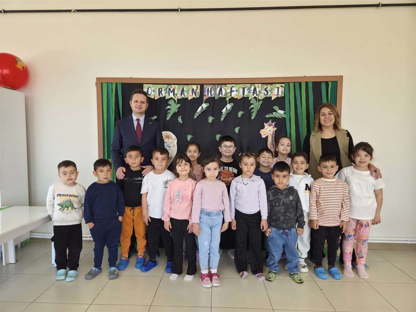       İl Müdürü Çay, miniklerle bir araya geldi haberi