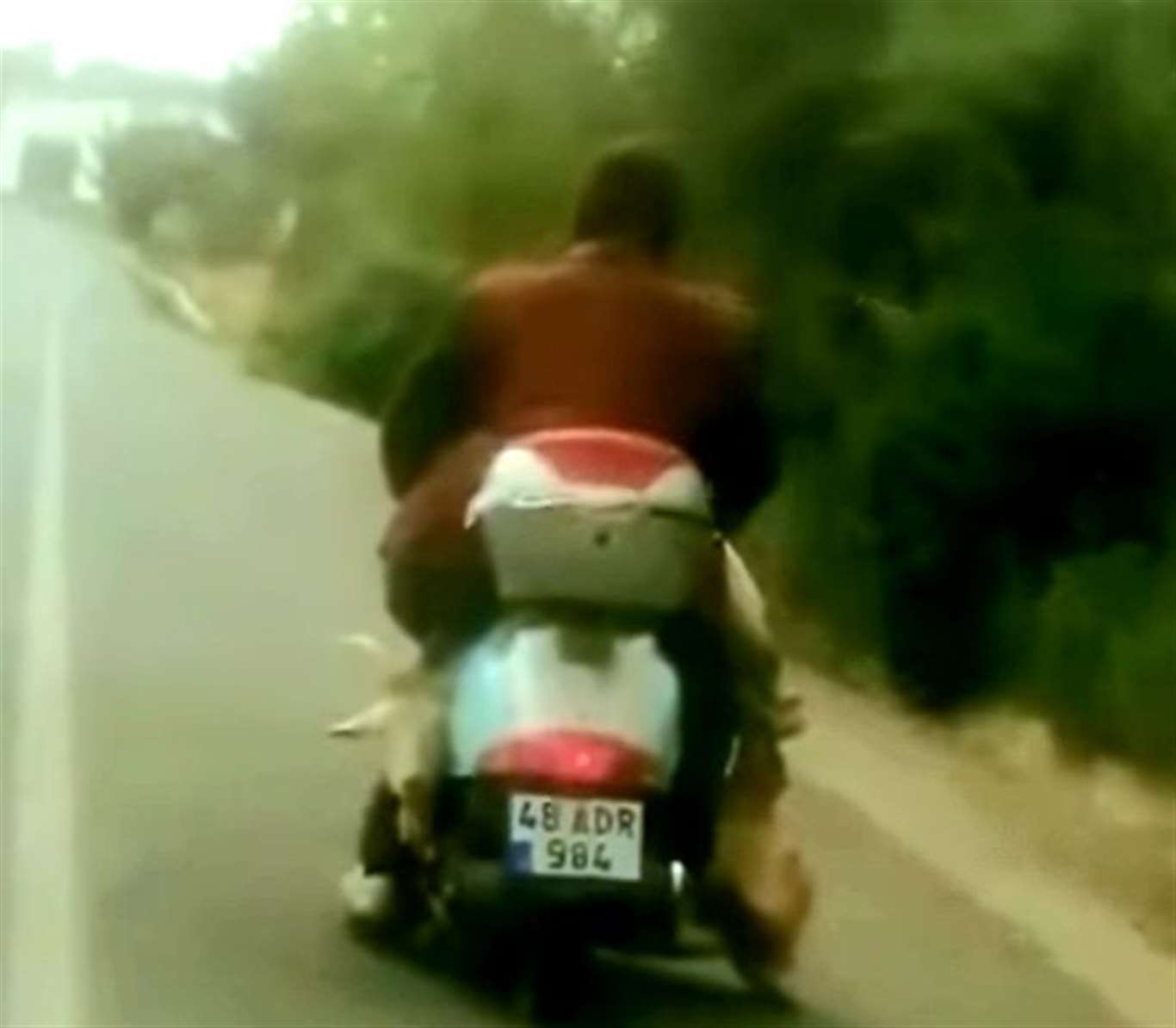 Motosikletle keçi taşıyan vatandaşa adli işlem ve para cezası haberi