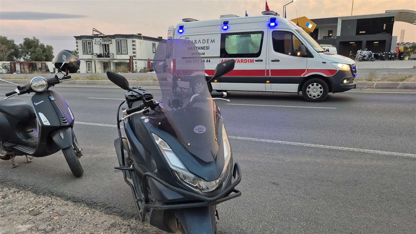 Motosiklet otomobile çarptı: 2 yaralı haberi