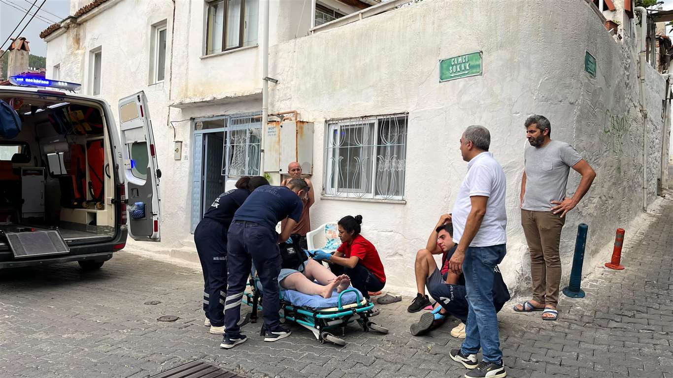Menteşe'de otomobil ile motosiklet çarpıştı: 2 yaralı haberi
