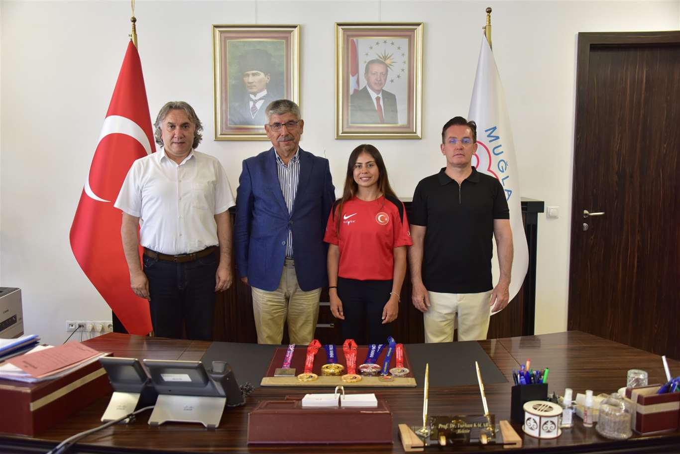 MSKÜ'lü milli sporcu Burun'dan madalya ziyareti haberi