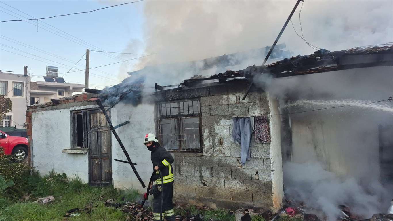    Fethiye'de müstakil evde yangın: 1 kişi dumandan etkilendi haberi