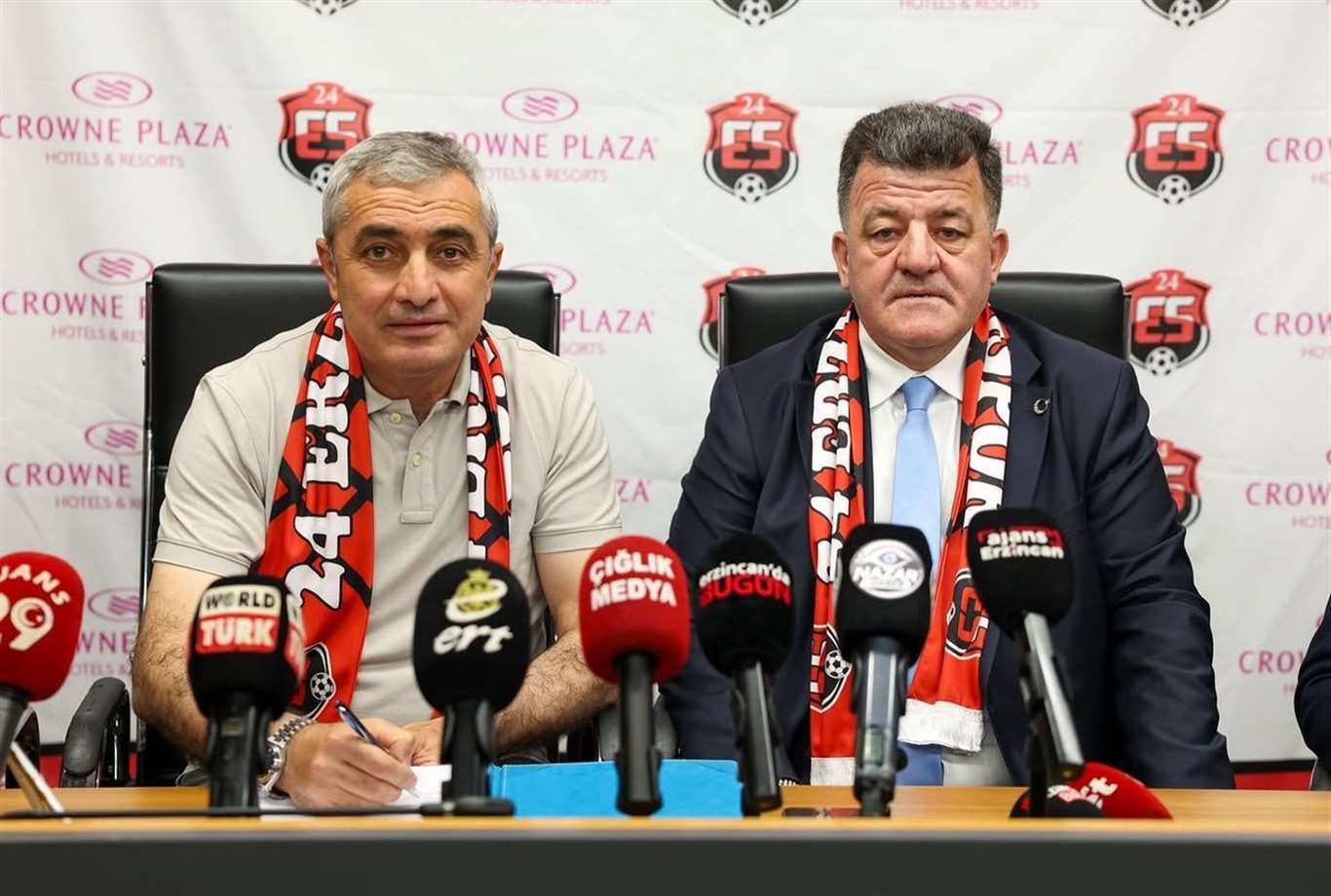 Muğlaspor'u şampiyon yapan Mustafa Sarıgül, 24 Erzincanspor ile anlaştı haberi