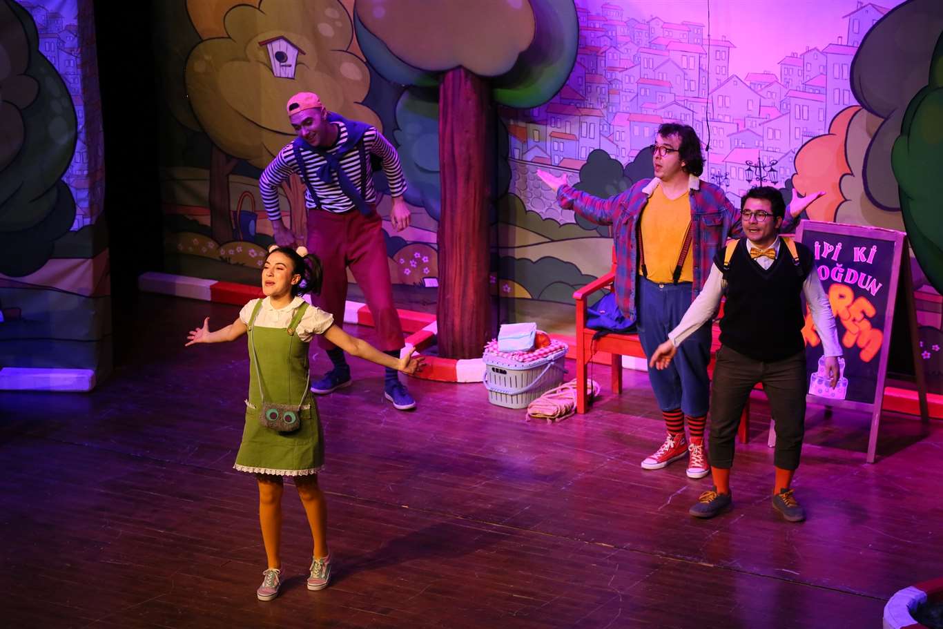       'Mutluluk Denince Akla' isimli Tiyatro Oyunu Muğla'da çocuklarla buluştu haberi