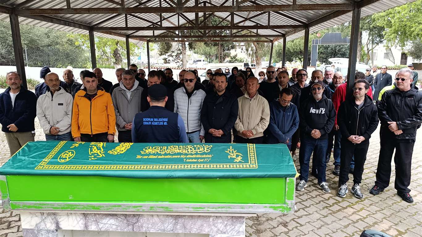 Müzisyen Kemal Cem Öcal, Bodrum'da son yolculuğuna uğurlandı haberi