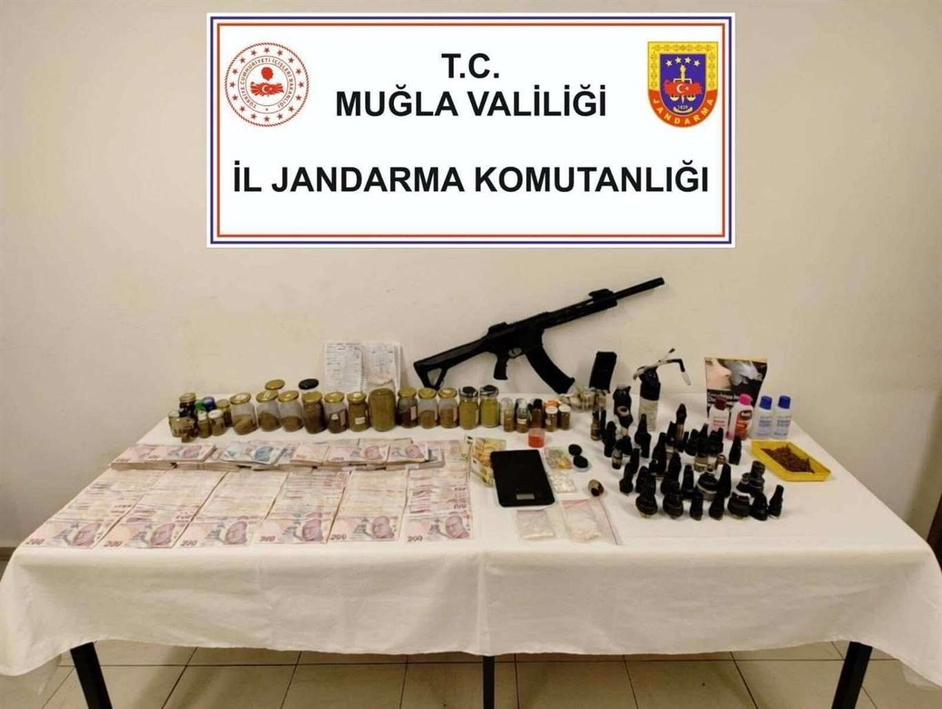       Jandarma narkotik operasyonlarında 23 şahıs yakalandı haberi