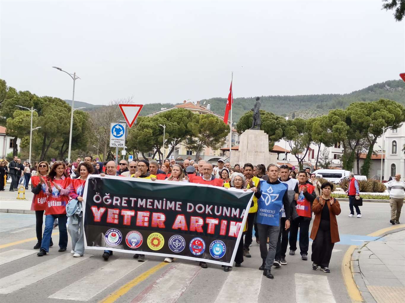 Eğitim sendikalarından şiddete karşı iş bırakma eylemi: 