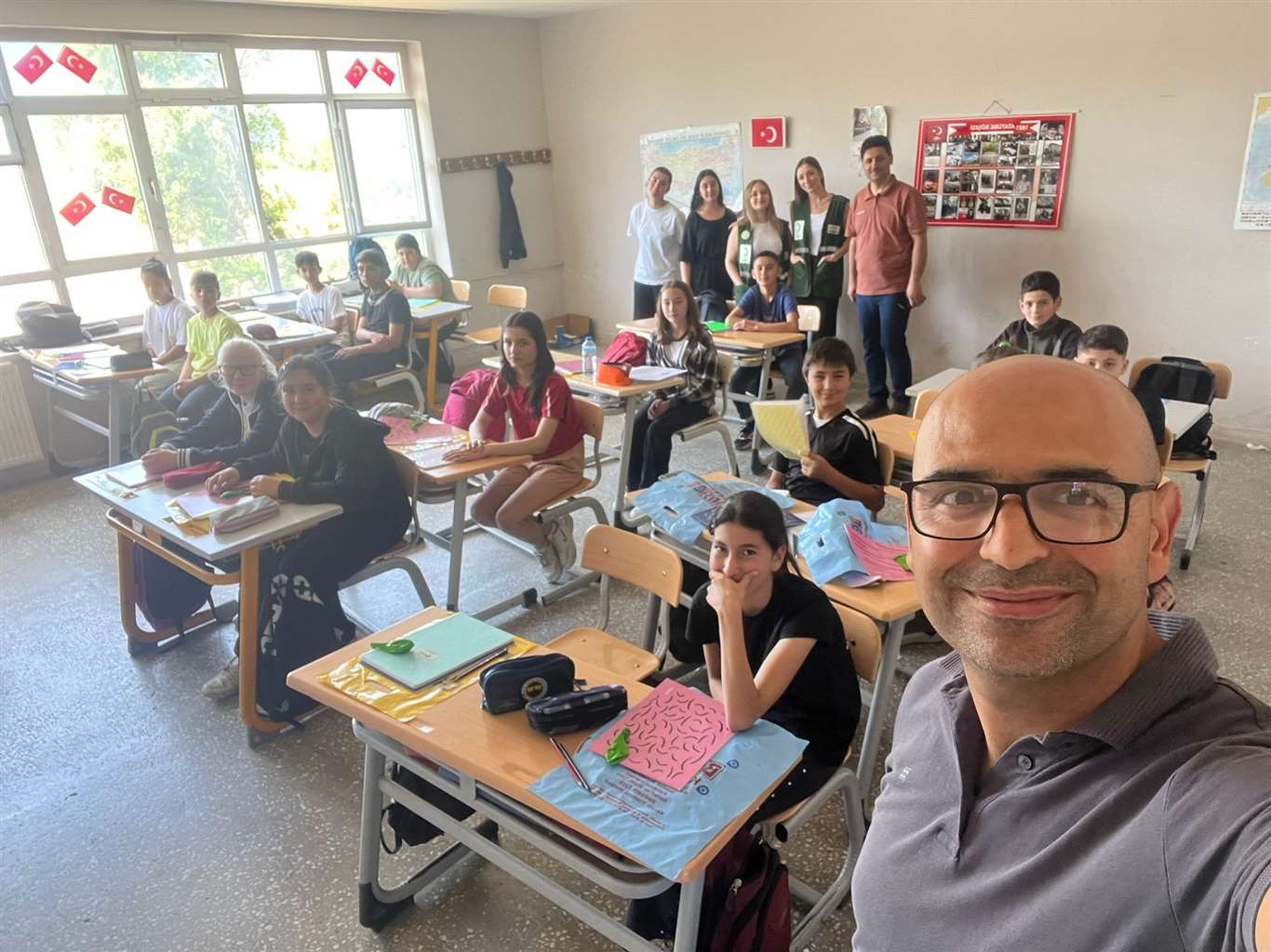 Üniversite öğrencilerinden köy okuluna anlamlı destek haberi