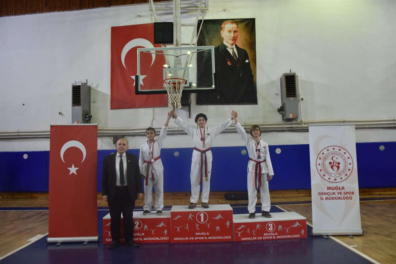          Okul sporlarında Taekwondo şampiyonları belli oldu haberi