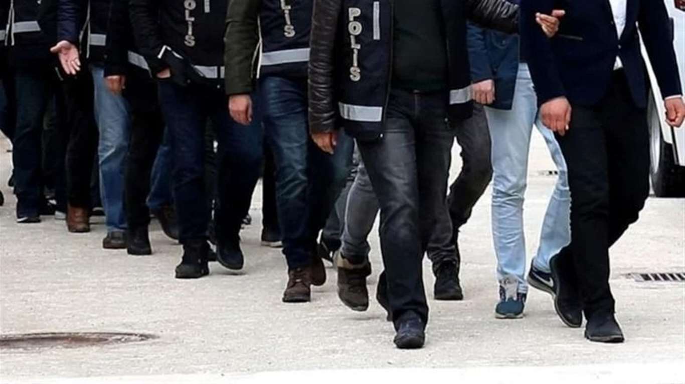    14 ilde FETÖ operasyonu: 19'u emniyet personeli 21 şüpheli gözaltına alındı haberi