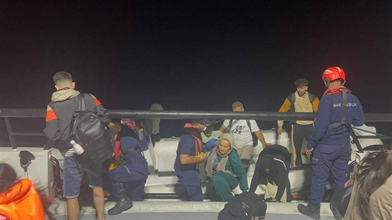       18 göçmen ve 2 kaçakçılık şüphelisi yakalandı haberi