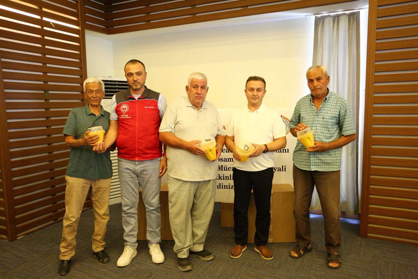 Ortaca'da Akdeniz Meyve Sineği ile mücadele için tuzak dağıtıldı haberi