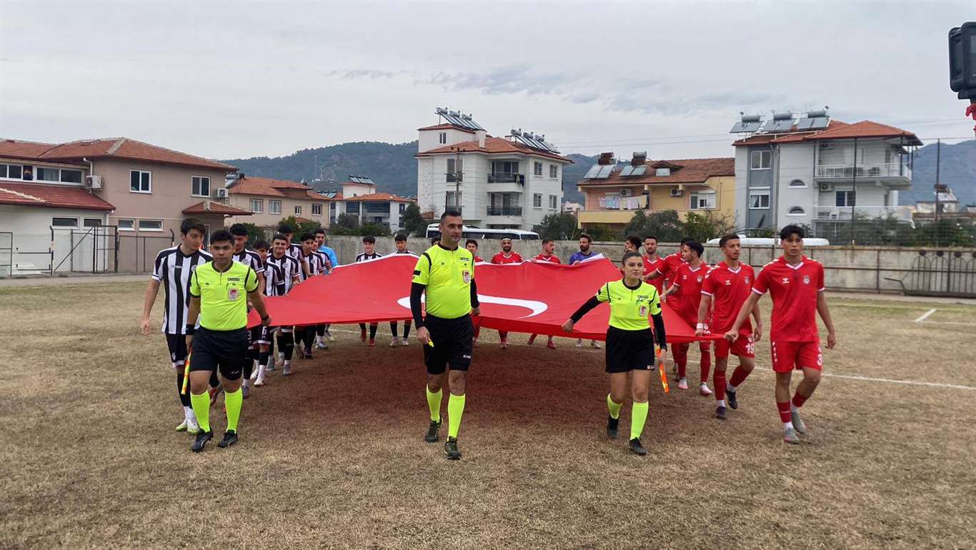 Ortaca'da anlamlı seremoni: Sahaya Türk Bayrağı ile çıktılar haberi