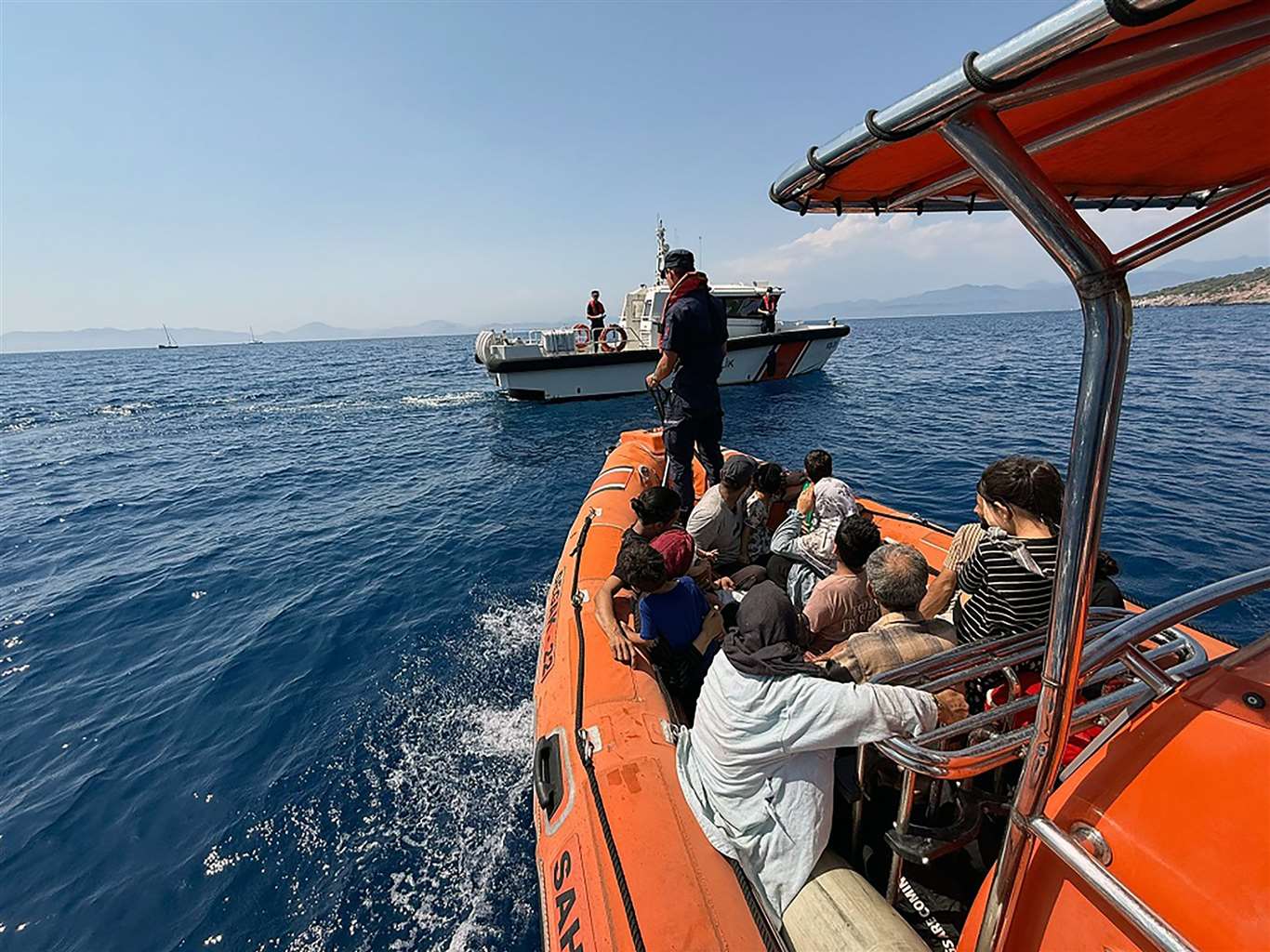 Fethiye'de 37 düzensiz göçmen kurtarıldı haberi