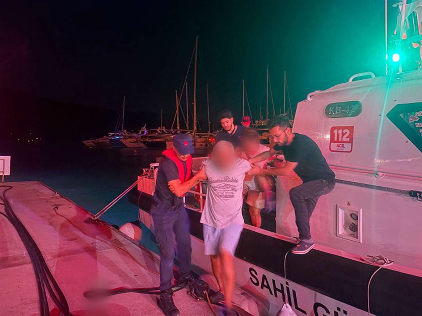 Özel teknede rahatsızlanan vatandaş için tıbbi tahliye haberi