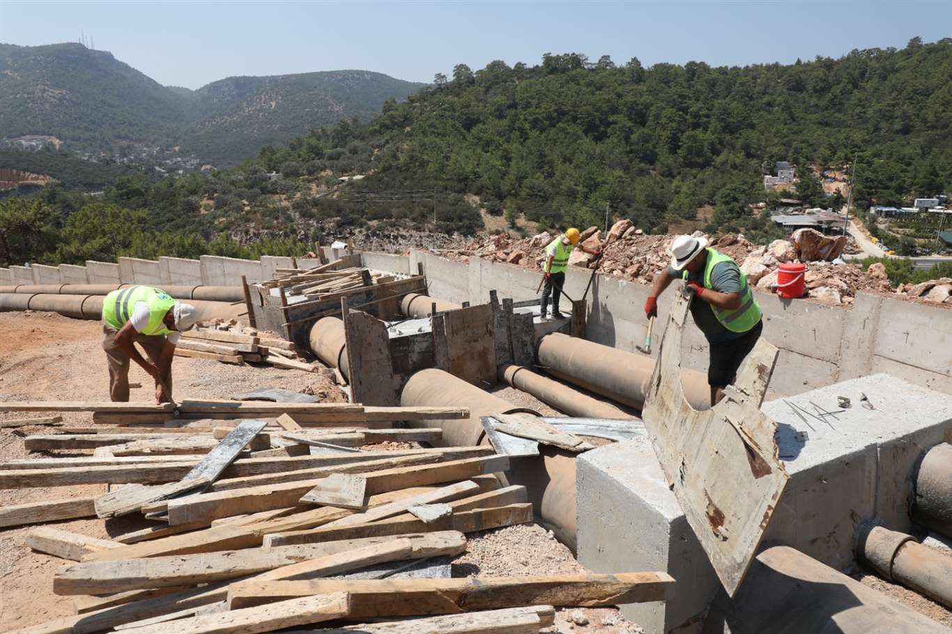 Bodrum'un patlayan hatlarını büyükşehir yeniliyor haberi